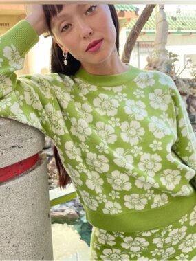 Holiday the Label Happy Hawaii Knit Sweater in Olive Medium